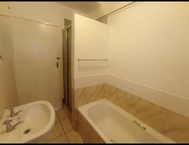 2 BEDROOM APARTMENT FOR SALE IN FLORIDA LAKE